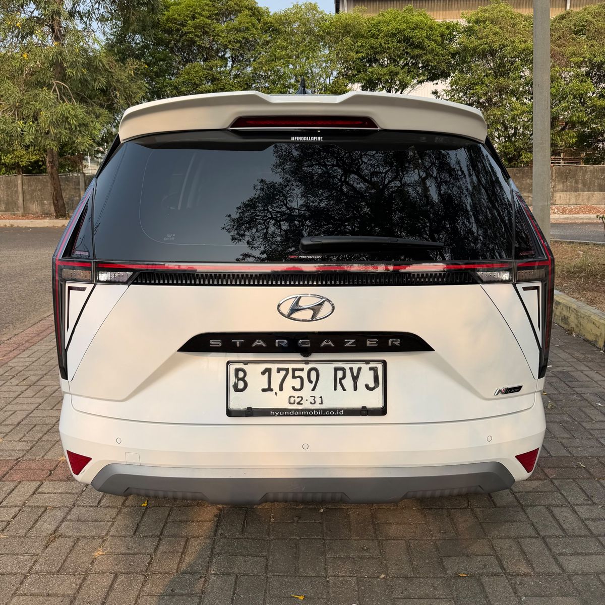 Hyundai Stargazer Essential IVT Putih 2025