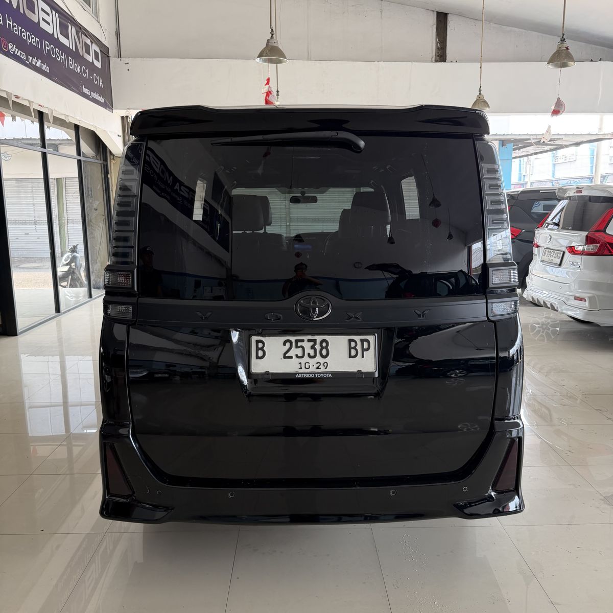 Toyota Voxy AT Hitam 2019