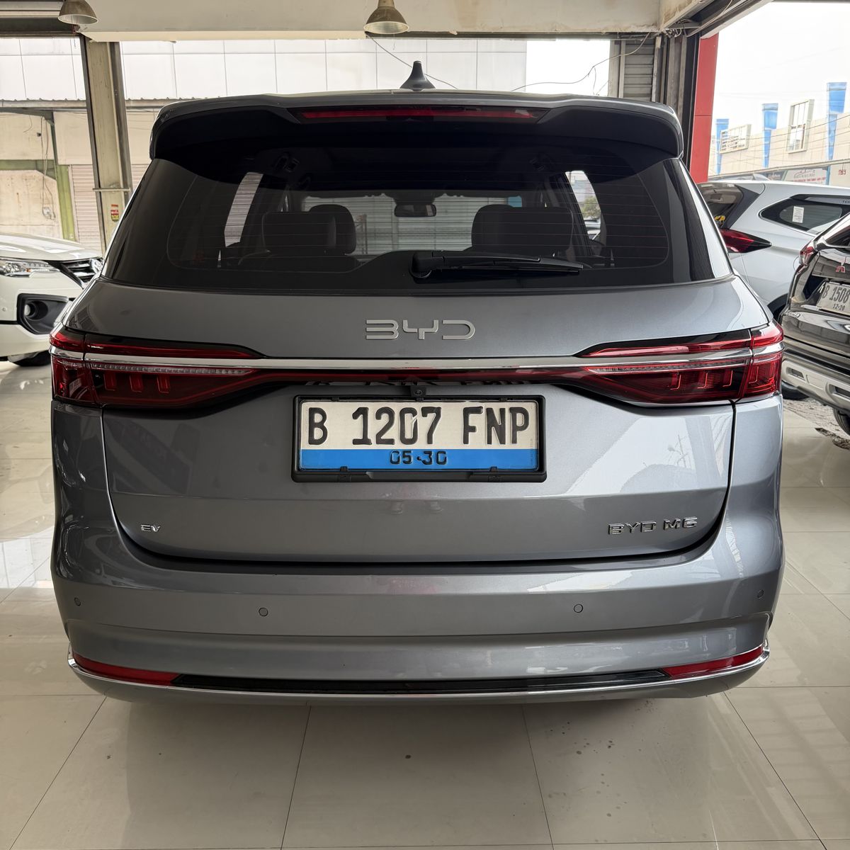 BYD M6 Superior Abu 2025