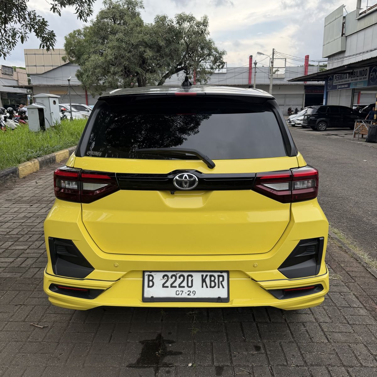 Toyota Raize GR CVT Kuning 2022