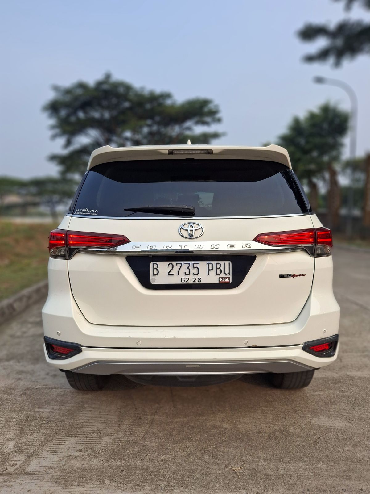 Toyota VRZ 2.4 4x2 TRD AT Putih 2018