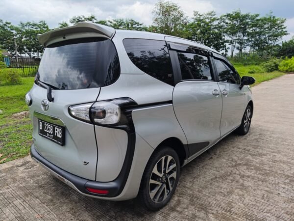 Jual Sienta V CVT 2021 Silver - B 2258 FKB - Gambar 7