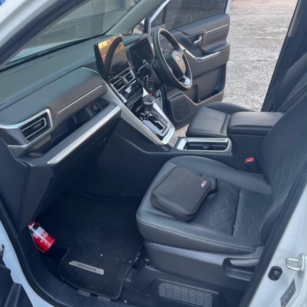 Jual Zenix Q Hybrid CVT 2022 Putih - B 1948 DKK - Gambar 11