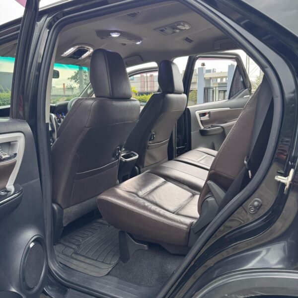 Jual Fortuner VRZ 2.4 4x2 AT 2016 Hitam - B 1925 VJB - Gambar 9