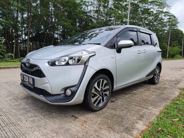 Jual Sienta V CVT 2021 Silver - B 2258 FKB - Gambar 2