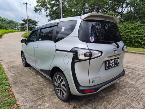 Jual Sienta V CVT 2021 Silver - B 2258 FKB - Gambar 9