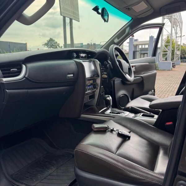 Jual Fortuner VRZ 2.4 4x2 AT 2016 Hitam - B 1925 VJB - Gambar 5