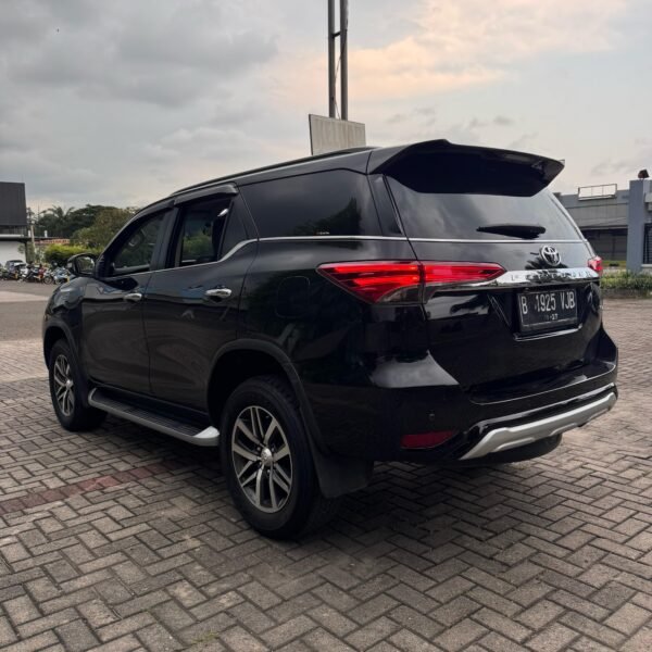 Jual Fortuner VRZ 2.4 4x2 AT 2016 Hitam - B 1925 VJB - Gambar 3