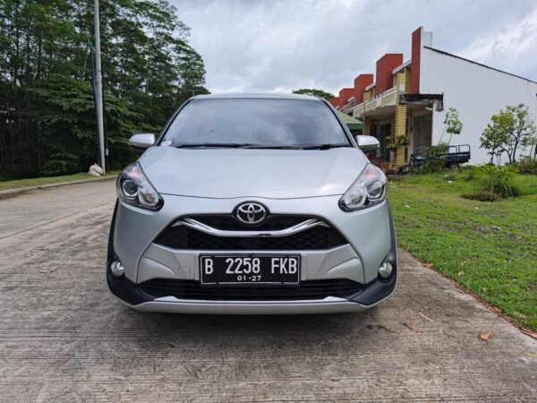 Jual Sienta V CVT 2021 Silver - B 2258 FKB - Gambar 3