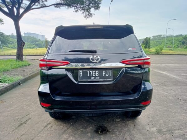 Jual Fortuner G 2.4 AT 2022 Hitam - B 1768 PJT - Gambar 14