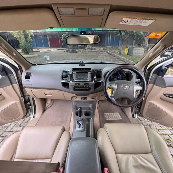 Jual Fortuner 2.7 2012 AT bensin Putih - B 2273 BBP - Gambar 4