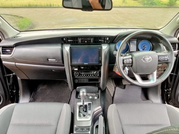 Jual Fortuner G 2.4 AT 2022 Hitam - B 1768 PJT - Gambar 13