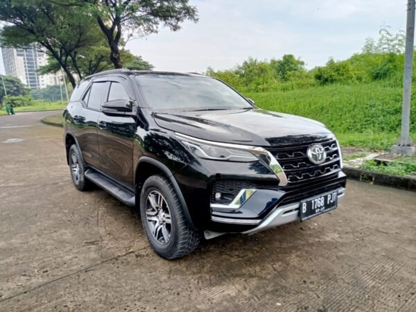 Jual Fortuner G 2.4 AT 2022 Hitam - B 1768 PJT