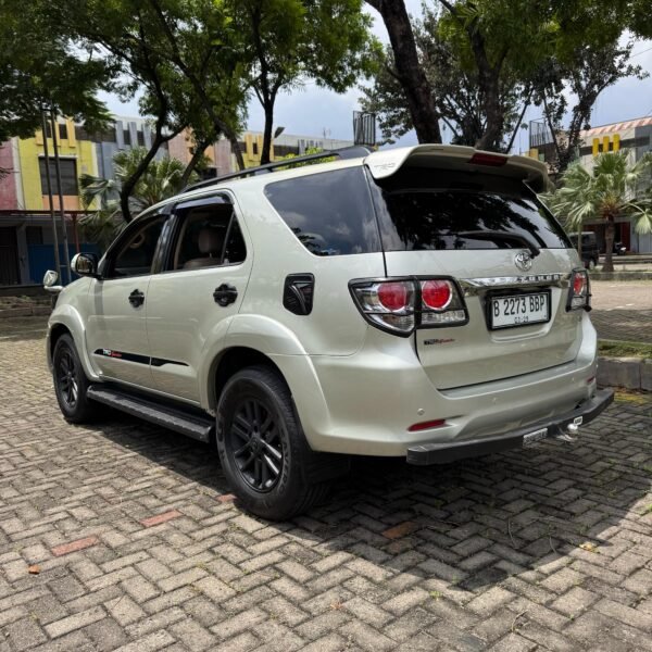 Jual Fortuner 2.7 2012 AT bensin Putih - B 2273 BBP - Gambar 6