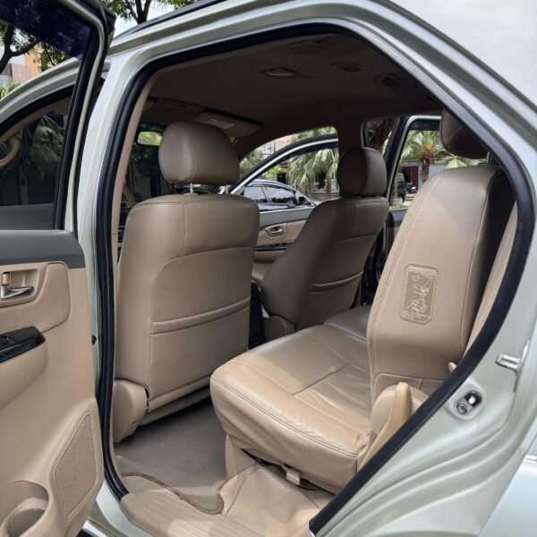Jual Fortuner 2.7 2012 AT bensin Putih - B 2273 BBP - Gambar 14