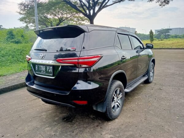 Jual Fortuner G 2.4 AT 2022 Hitam - B 1768 PJT - Gambar 6