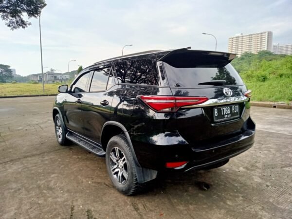 Jual Fortuner G 2.4 AT 2022 Hitam - B 1768 PJT - Gambar 5
