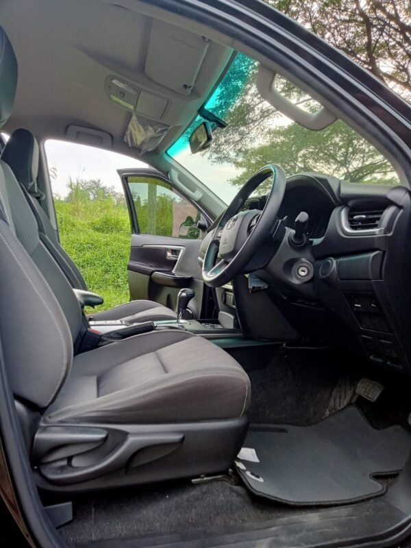 Jual Fortuner G 2.4 AT 2022 Hitam - B 1768 PJT - Gambar 3